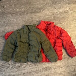 Uniqlo Kids Reversible-Style Puffer Jackets in Olive Green & Red